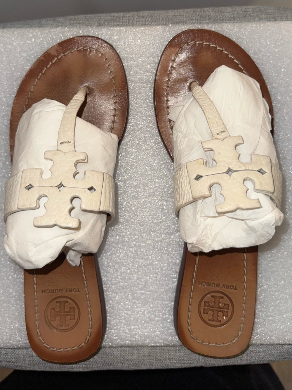 Tory Burch Miller Ivory Leather Logo Thong Sandals Size 6